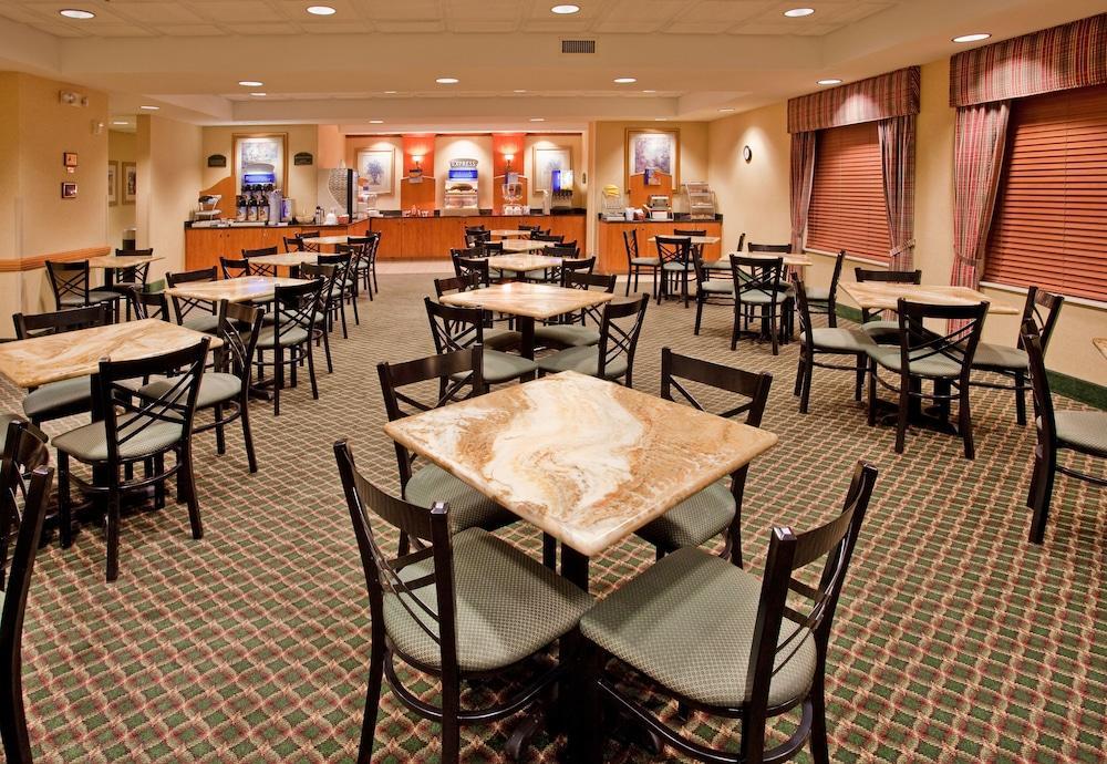 Holiday Inn Express Fremont By Ihg Экстерьер фото