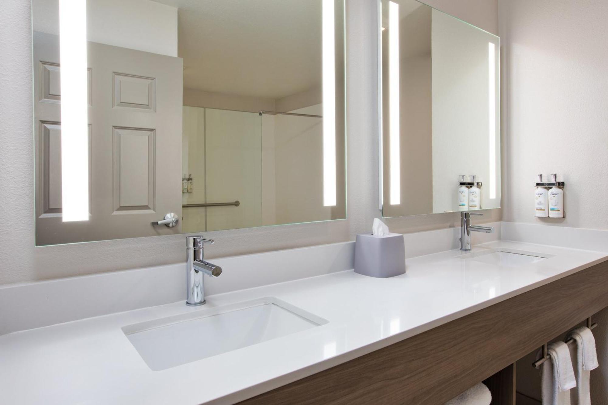 Holiday Inn Express Fremont By Ihg Экстерьер фото