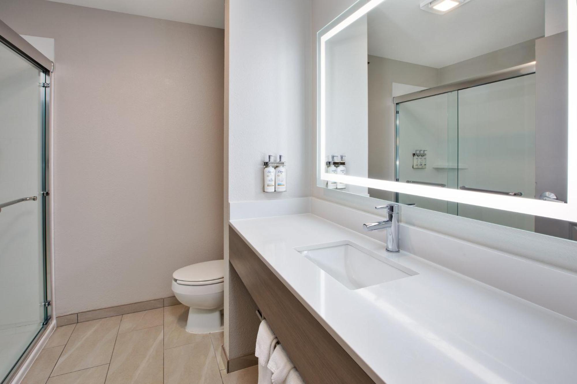 Holiday Inn Express Fremont By Ihg Экстерьер фото