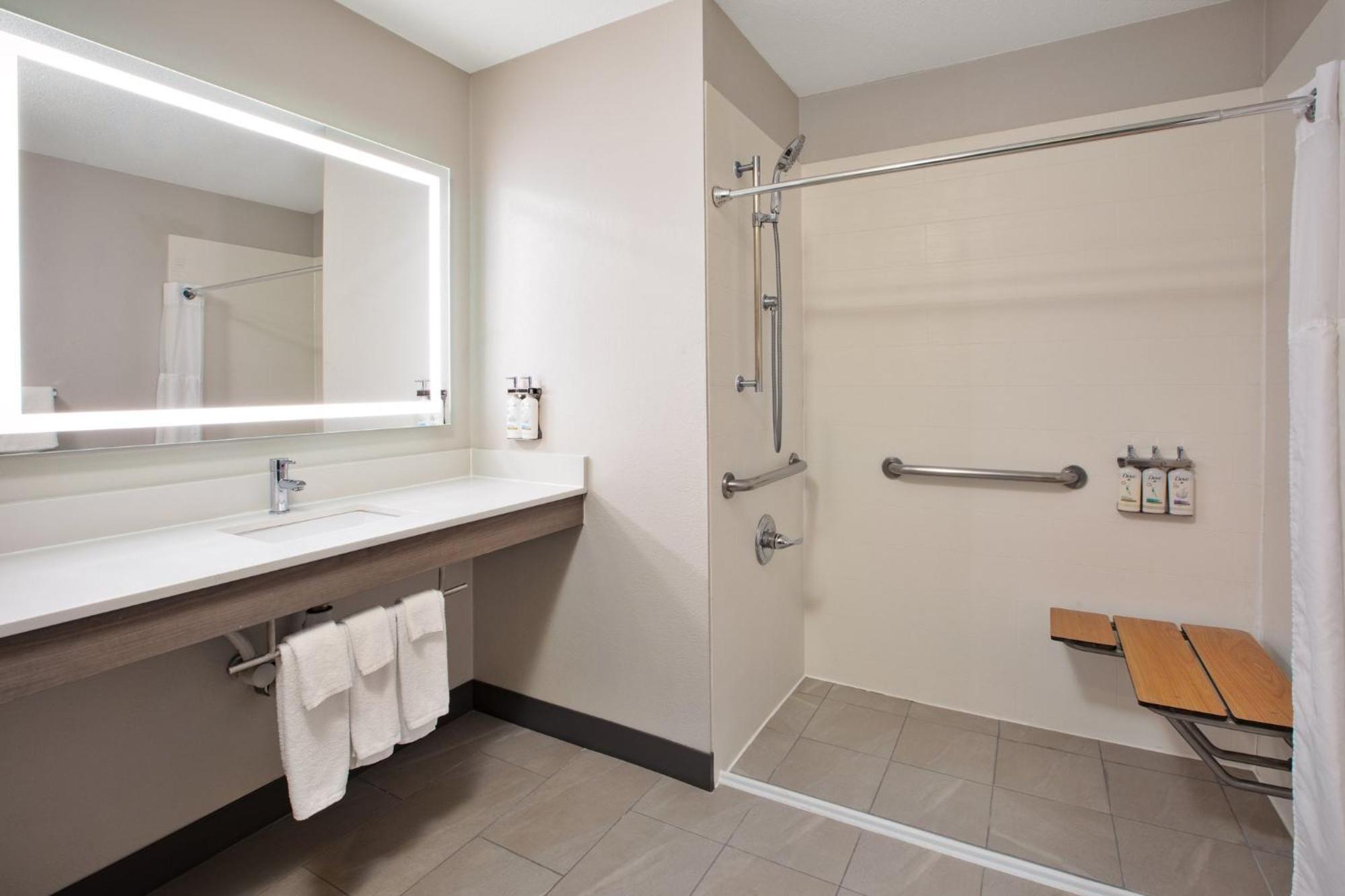 Holiday Inn Express Fremont By Ihg Экстерьер фото
