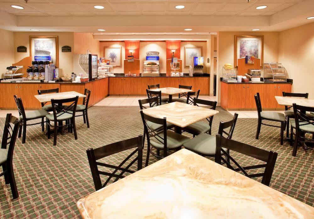 Holiday Inn Express Fremont By Ihg Экстерьер фото